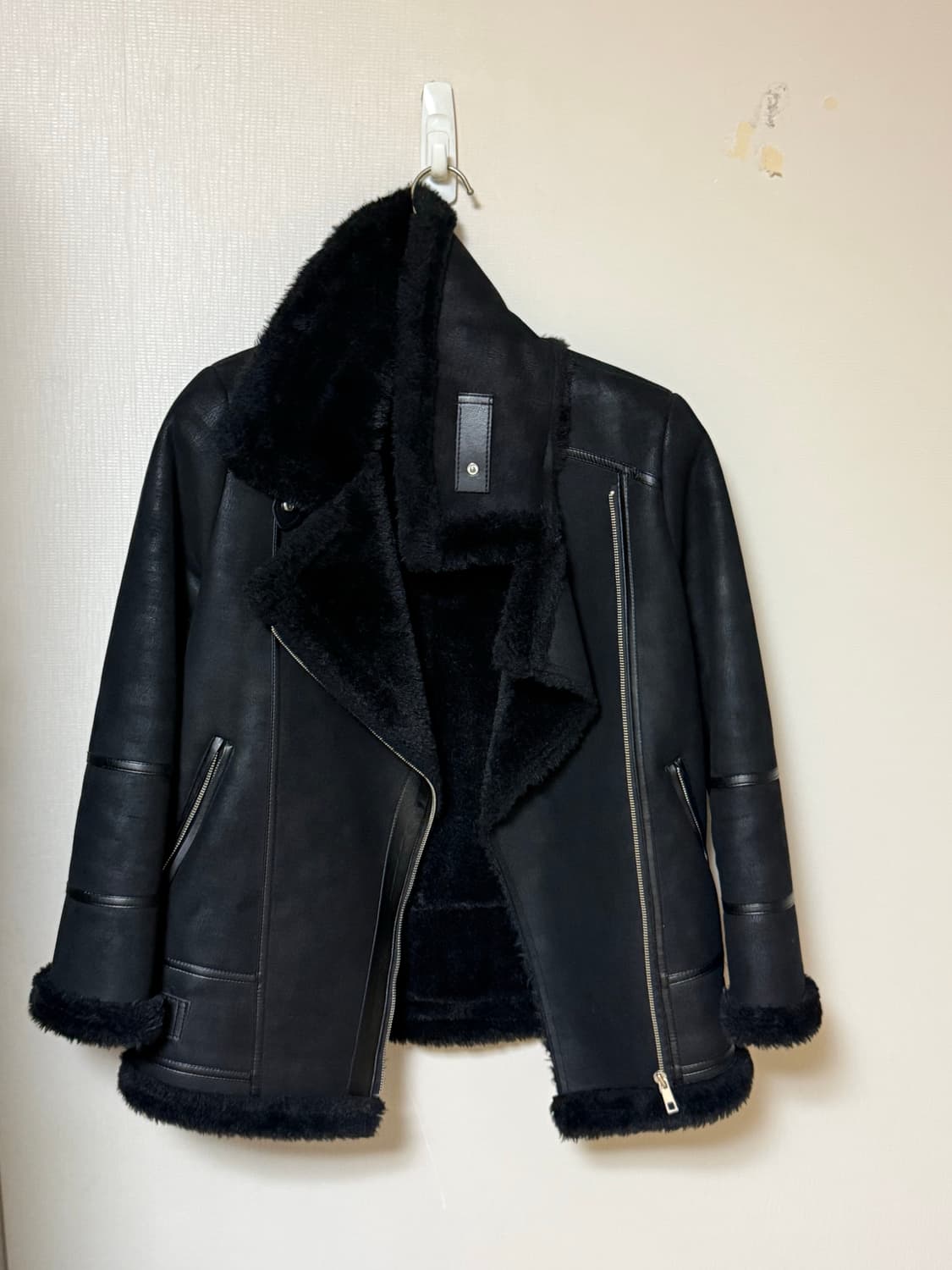 쥬디스 블랙 무스탕 자켓 내부안감 올 퍼  상태 최상✨ 상품이미지1