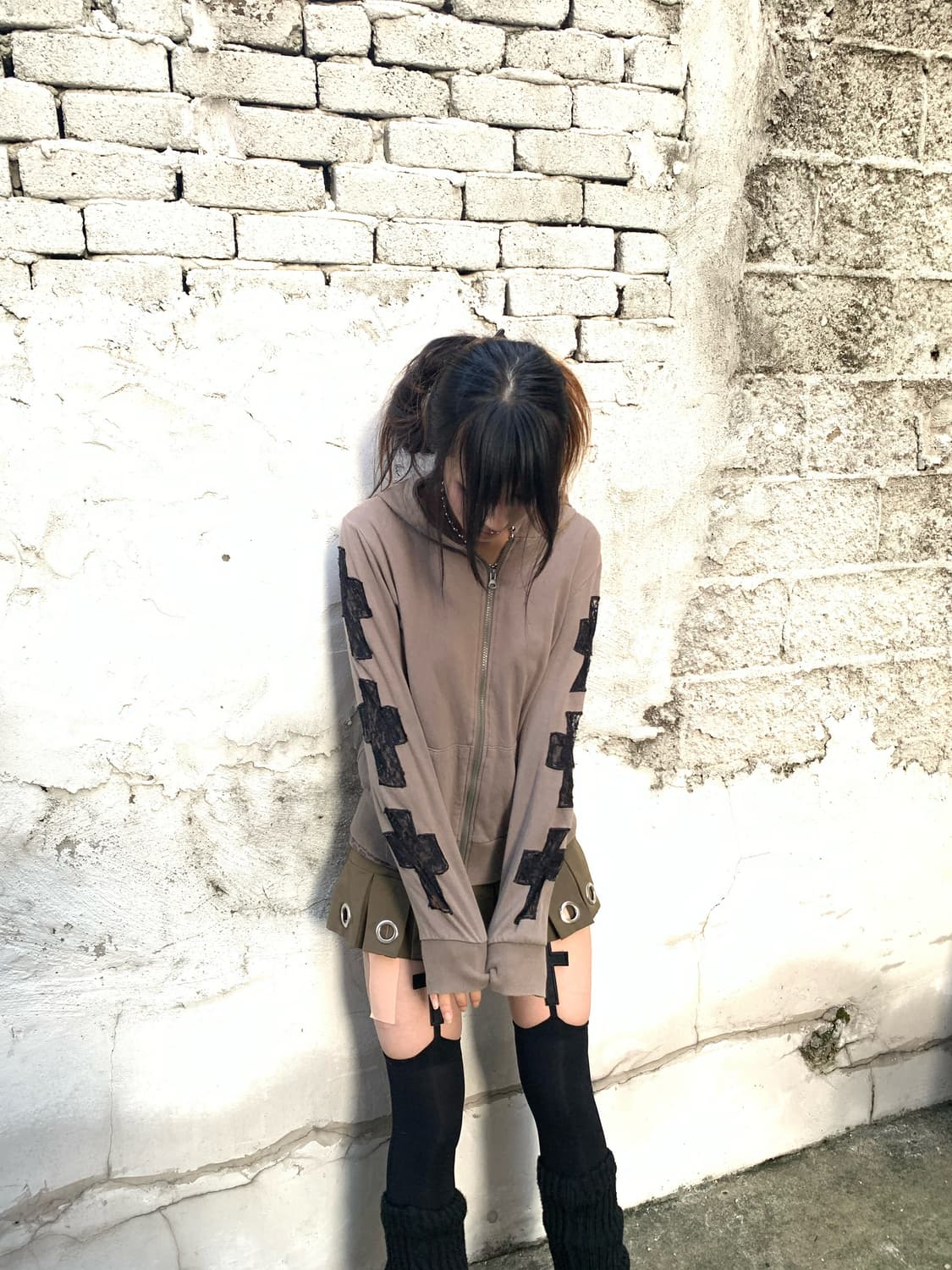 M.K.R cross lace detail hoodie  상품이미지2