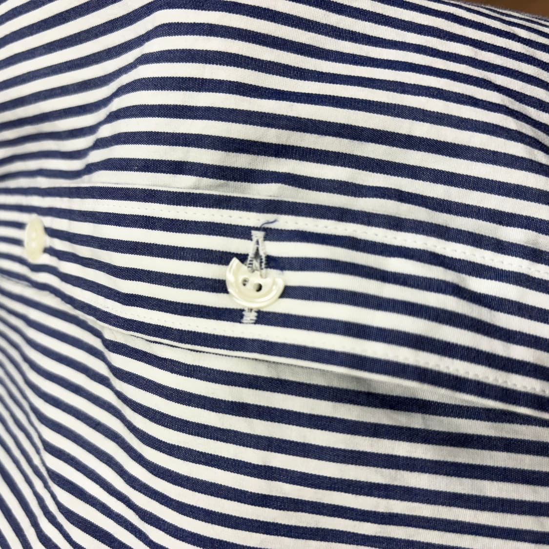 디젤 코튼 긴팔 셔츠 스트라이프 패턴 레드 로고 테이프 자수 디테일 블루 상품이미지10