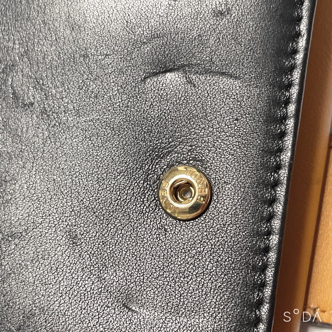 펜디 블랙 가죽 반지갑 상품이미지8