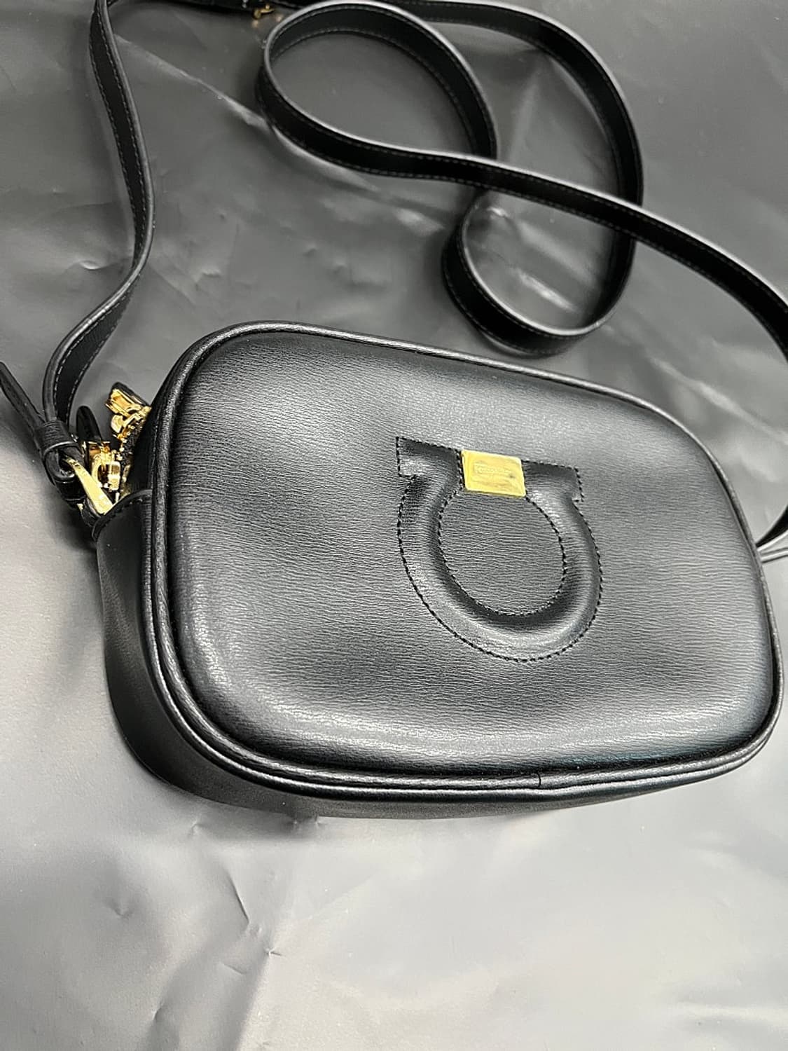 페레가모 금장 간치니 미니 크로스백  상품이미지4