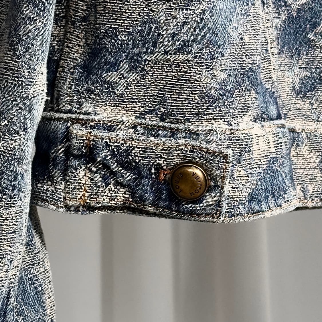 [정품] 25FW 신상 루이비통 테피스트리 모노그램 데님 트러커 재킷 상품이미지6