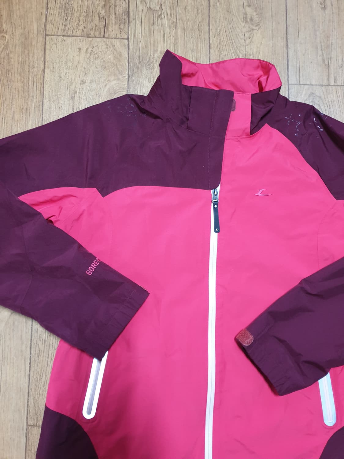 1205 르까프 아웃도어 고어텍스 바람막이 105 사이즈입니다 상품이미지4