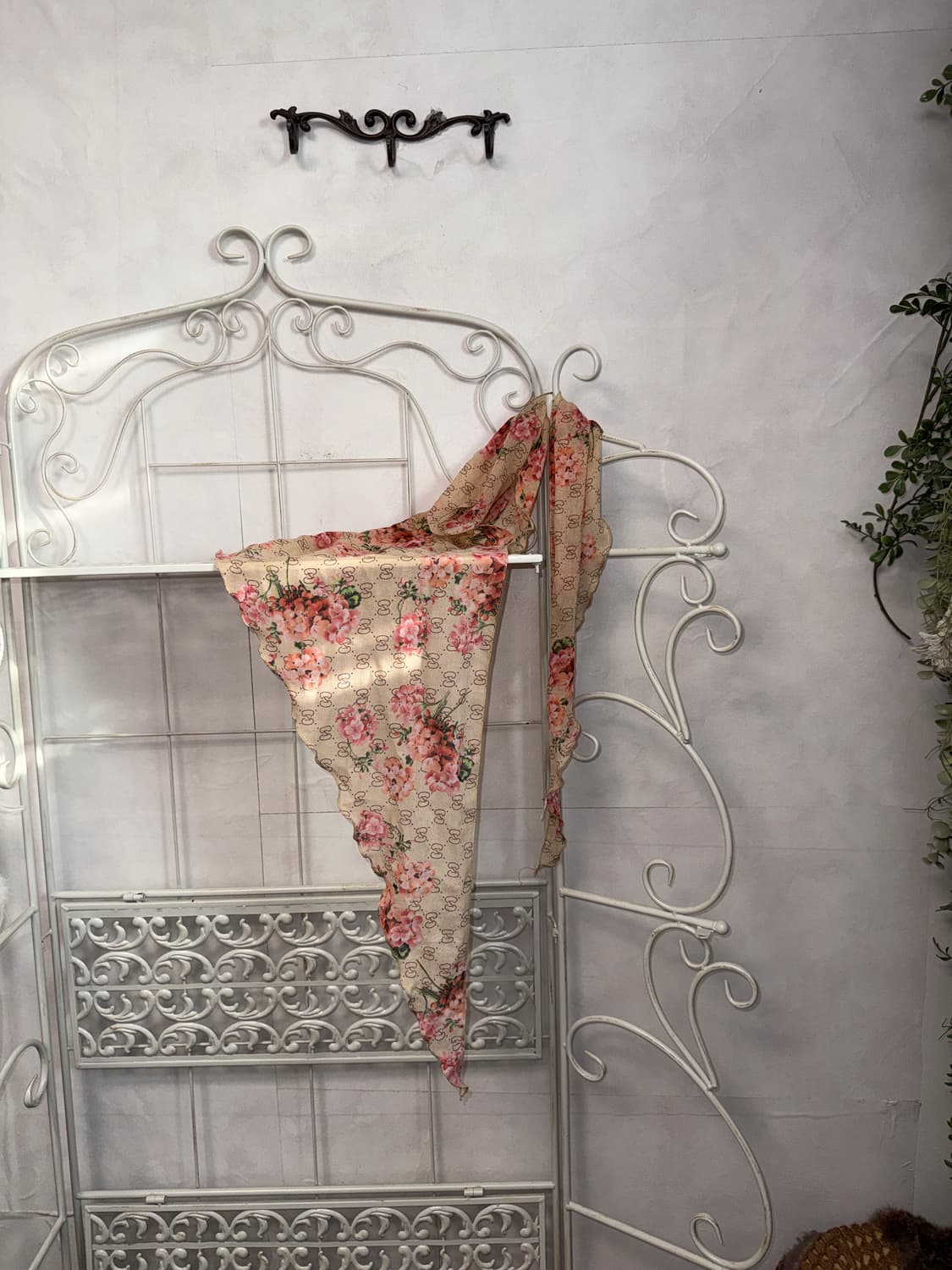 Pink beige floral patterned scarf 상품이미지1