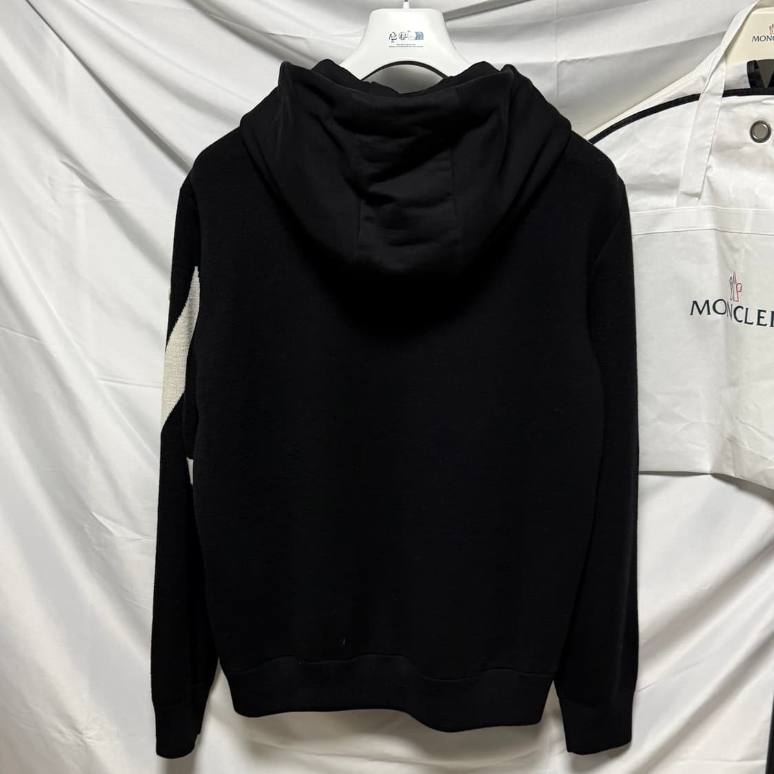 [S+급/2XL] 몽클레어 슬리브 후드 니트패딩 블랙 상품이미지5