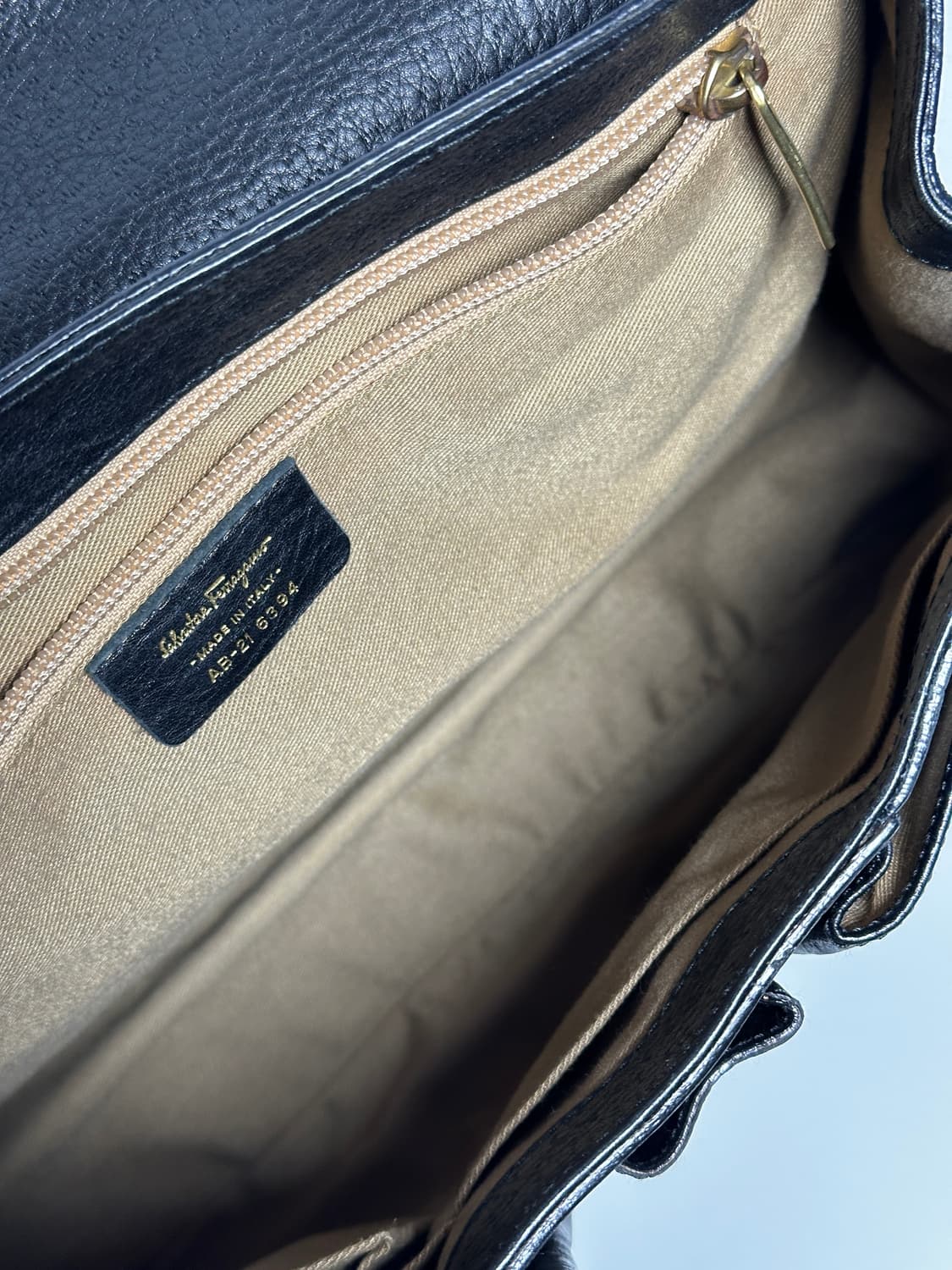 페라가모 간치니 레더 토트백 블랙 상품이미지7