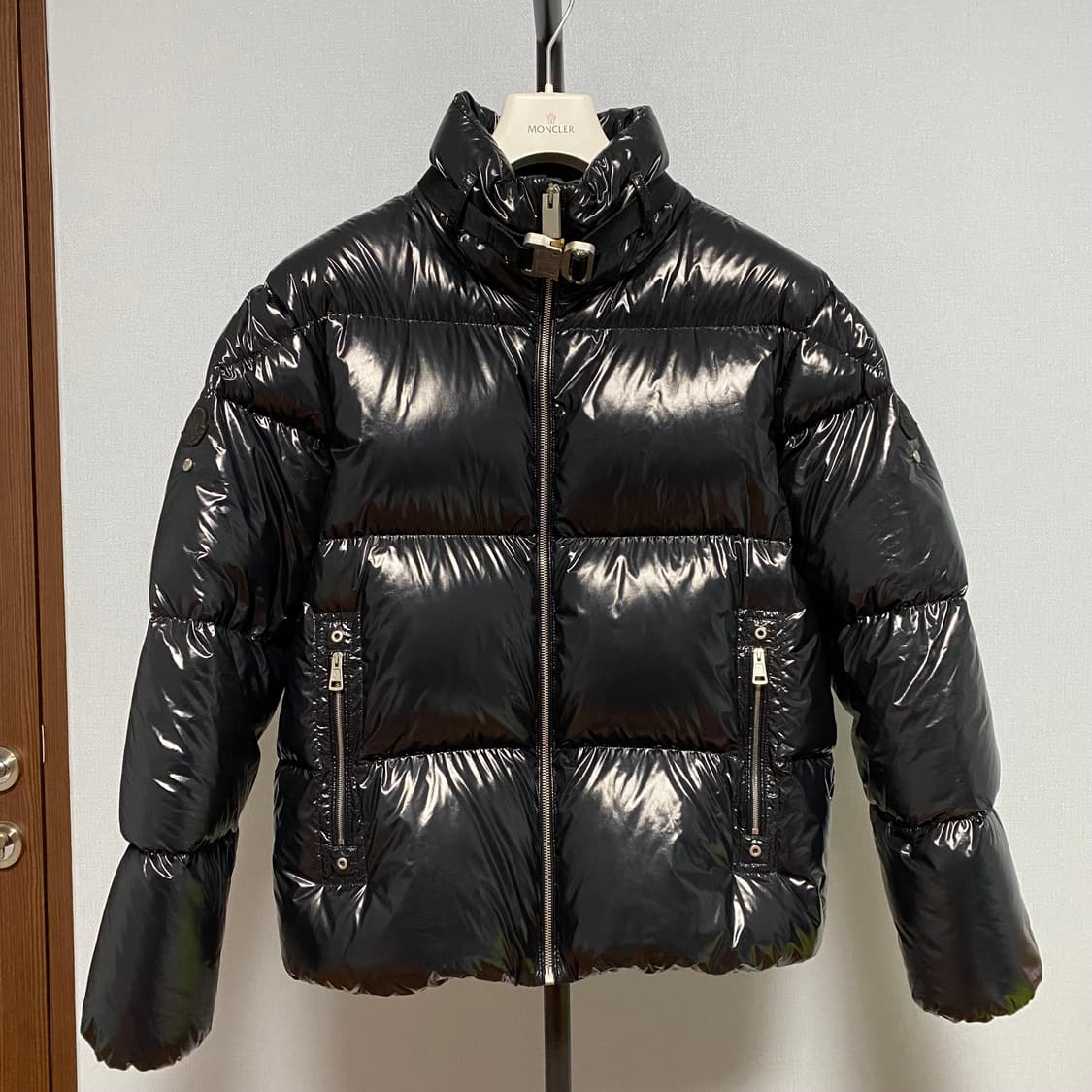 [1] 21FW 몽클레어 알릭스 마호가누스 쇼트 다운 패딩 자켓 블랙 상품이미지1