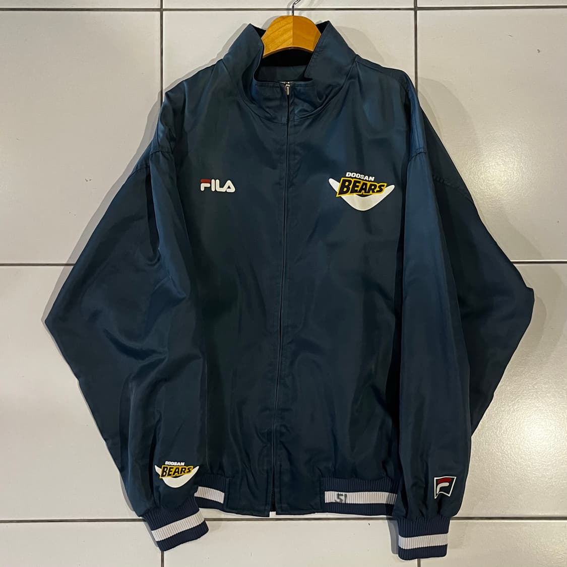 휠라 두산베어스 어센틱 유니폼 점퍼 상품이미지1