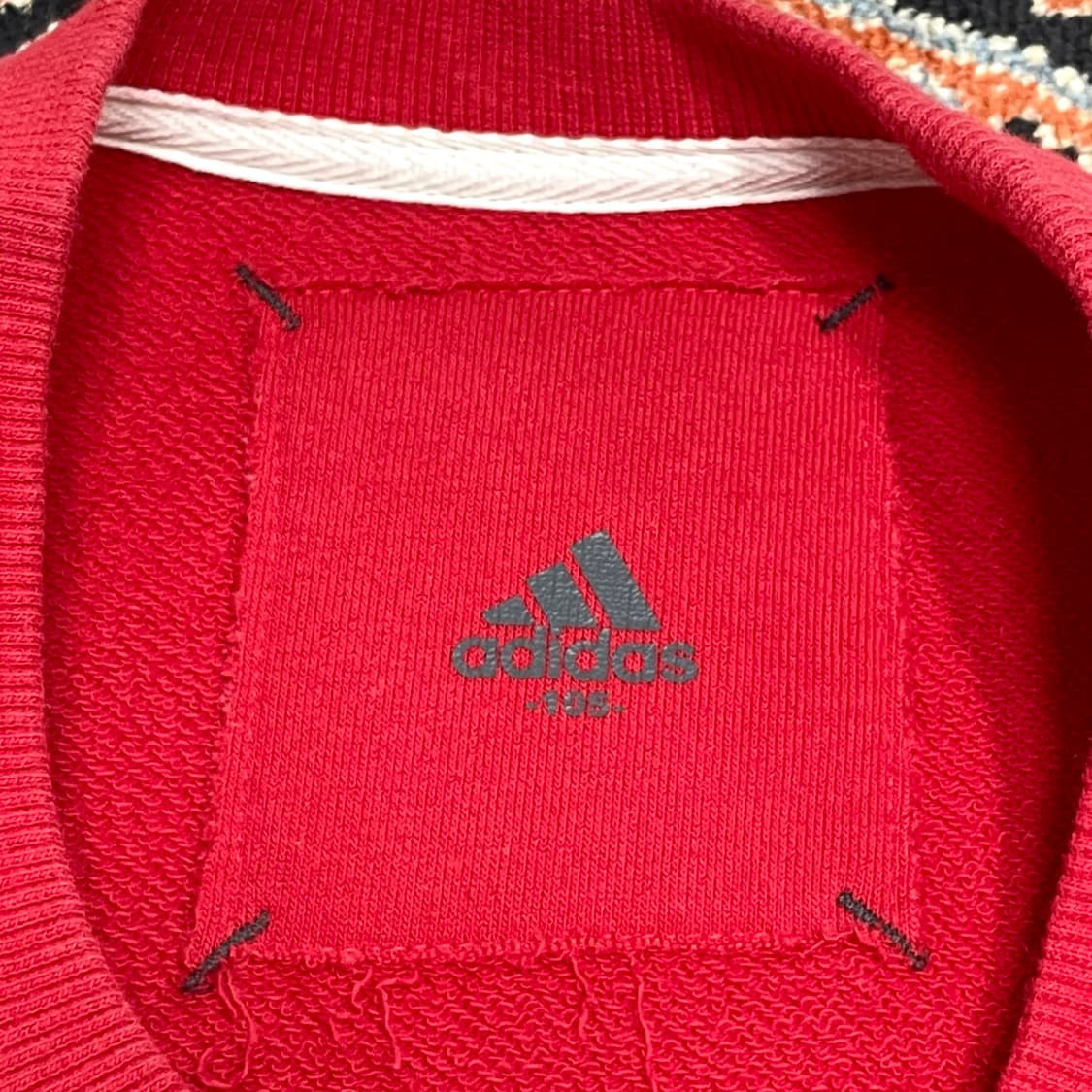 아디다스 삼각로고 레드 맨투맨 남성105 상품이미지4