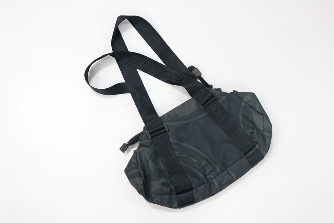 디젤 아카이브 로고 그래픽 숄더백 상품이미지6