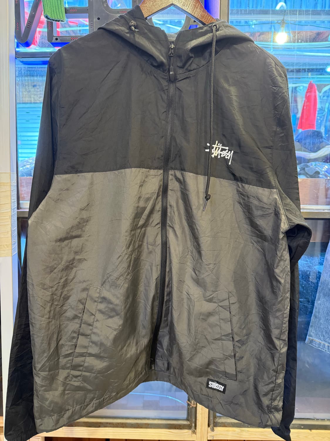 스투시 기어 검정 차콜 배색 바람막이 상품이미지1