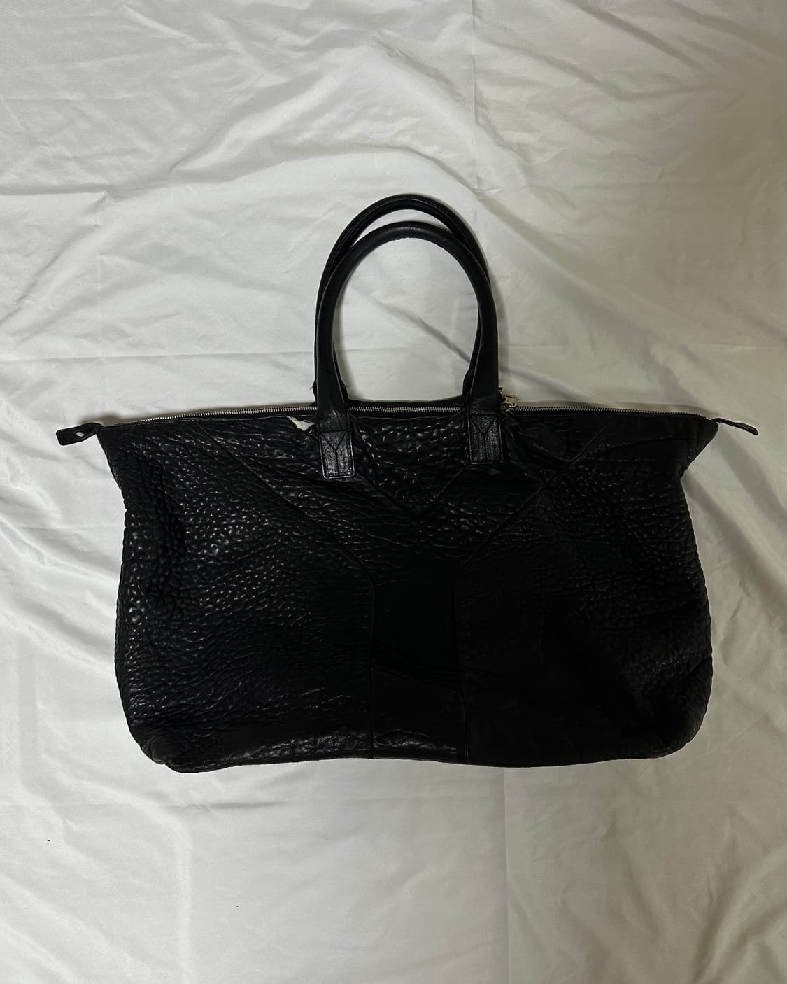 생로랑 이지백 라지 페블레더 블랙 고트스킨 상품이미지3