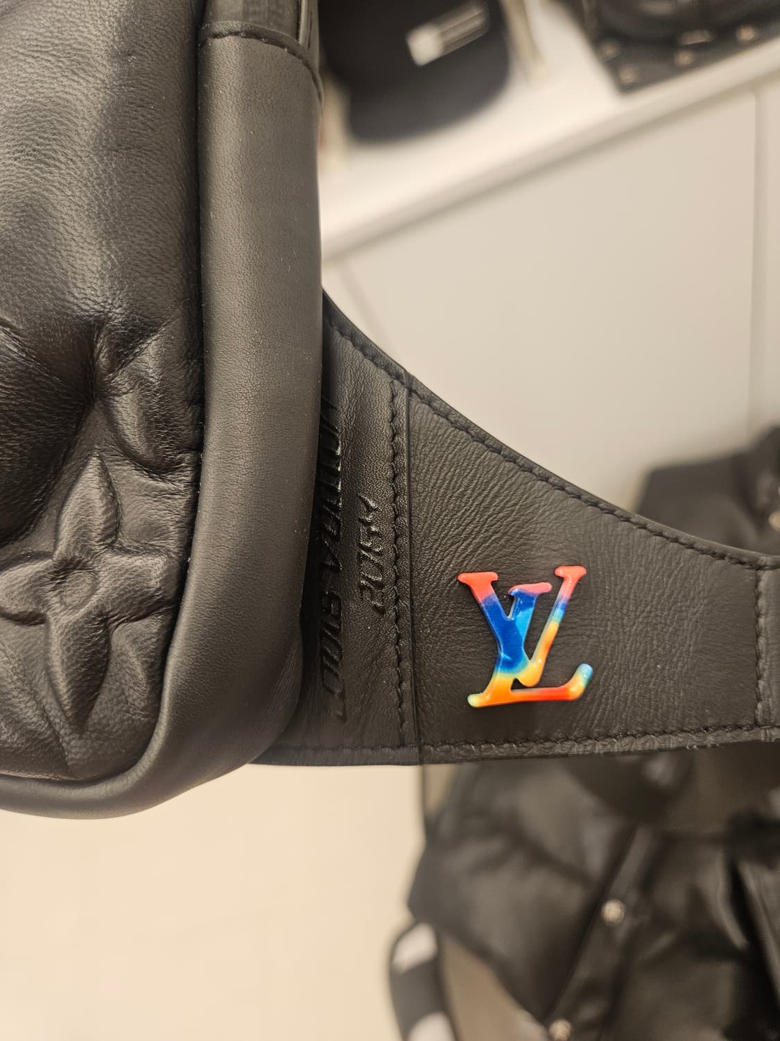 루이비통 정품 2054 한정판  슬링백 힙색 크롬하츠 상품이미지3