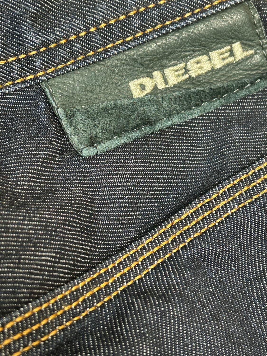 디젤 크룰리 레귤러 슬림 핏 생지 데님팬츠 상품이미지5