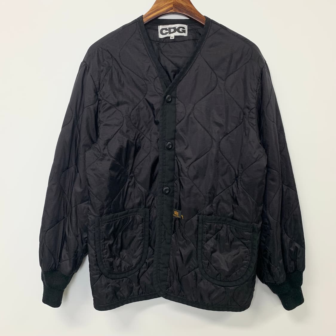 꼼데가르송 x 알파인더스트리 빅로고 블랙 퀼팅 자켓  상품이미지3