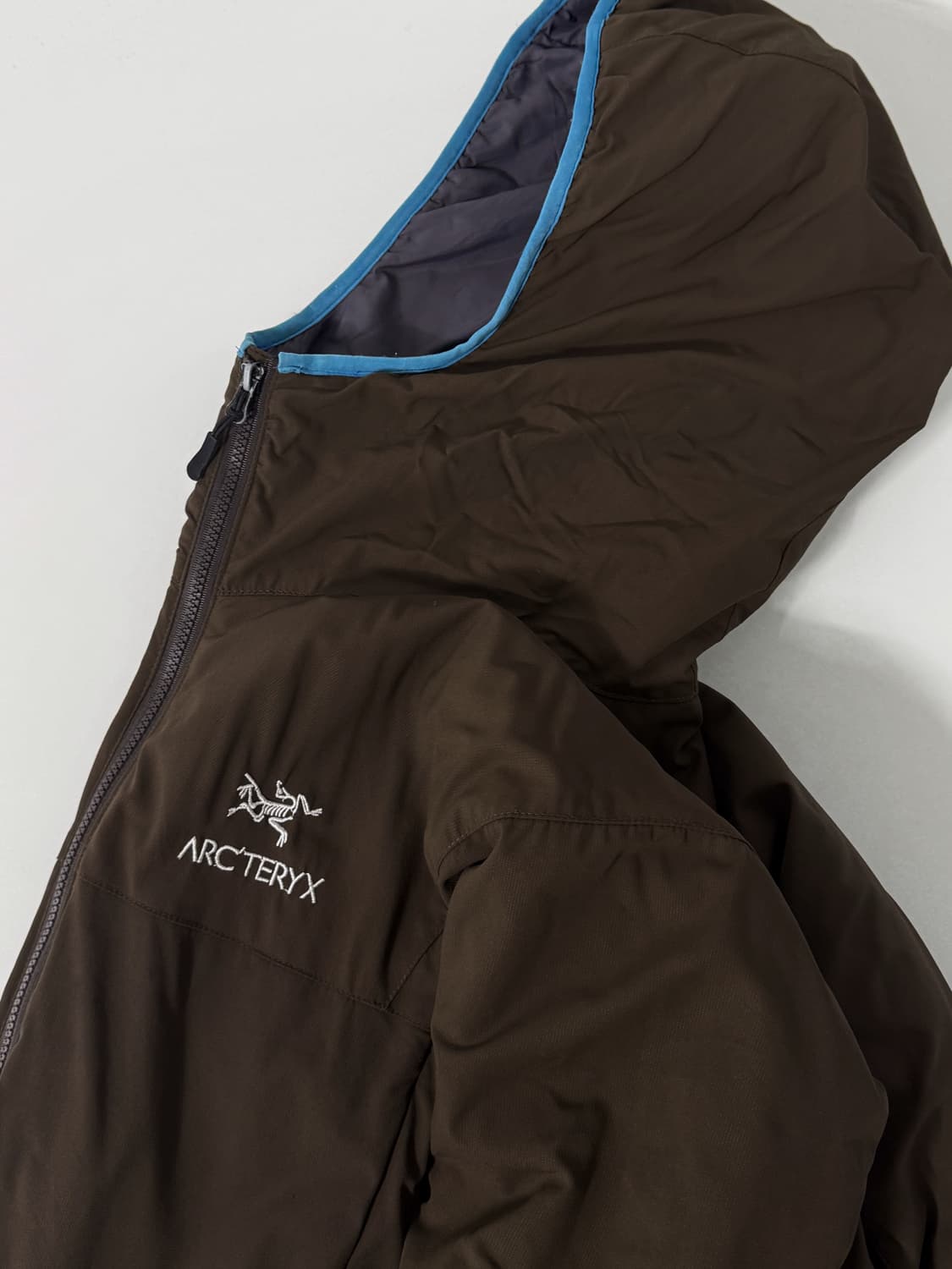 아크테릭스 루즈핏 00‘s 아톰 LT 카키 후드 자켓 상품이미지4