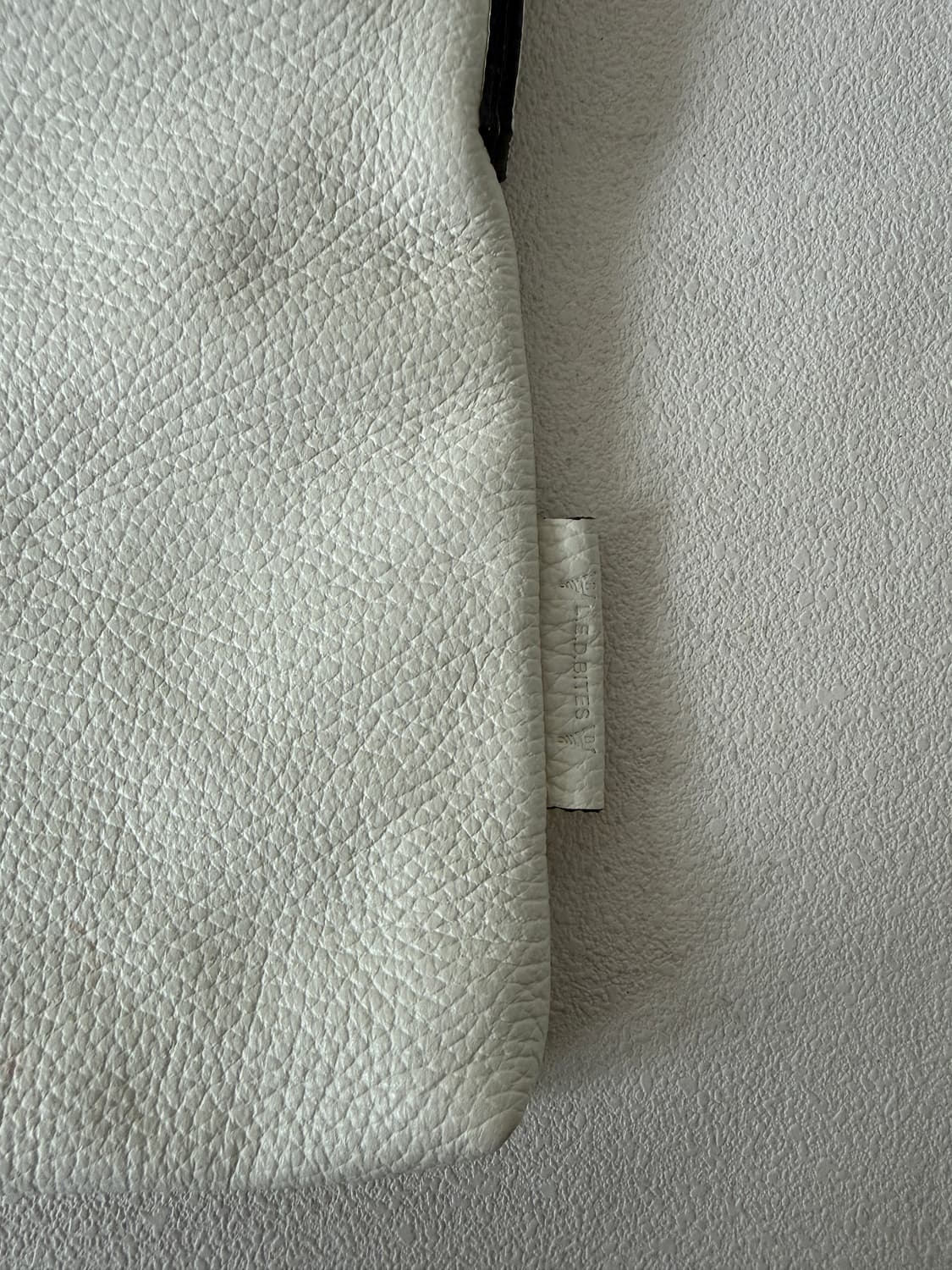 L.E.D.BITES 레더 크로스백 상품이미지5