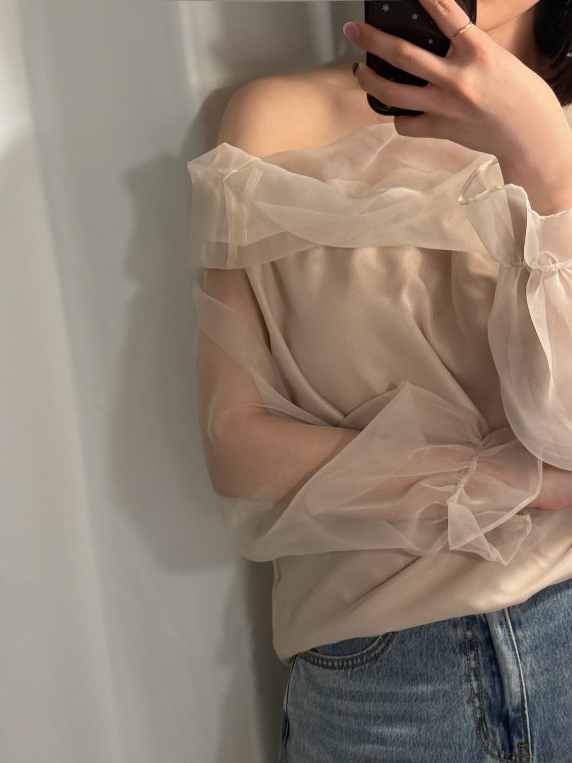 organza 소재 오프숄더 블라우스 상품이미지1