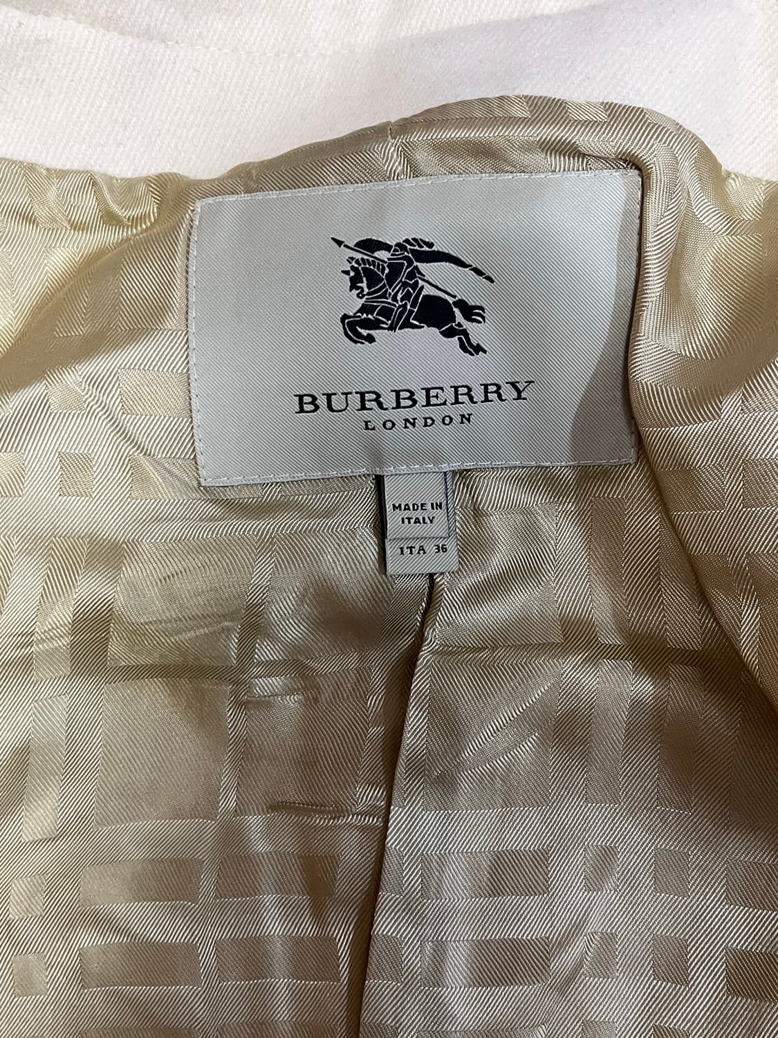 버버리 코리락 라떼갸루 코트 하프코트 상품이미지8