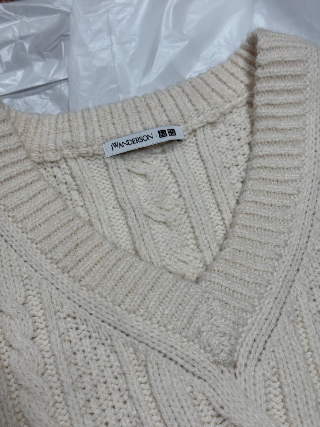 jwandercon uniqlo / jw앤더슨 유니클로 브이넥 꽈배기 니 상품이미지4