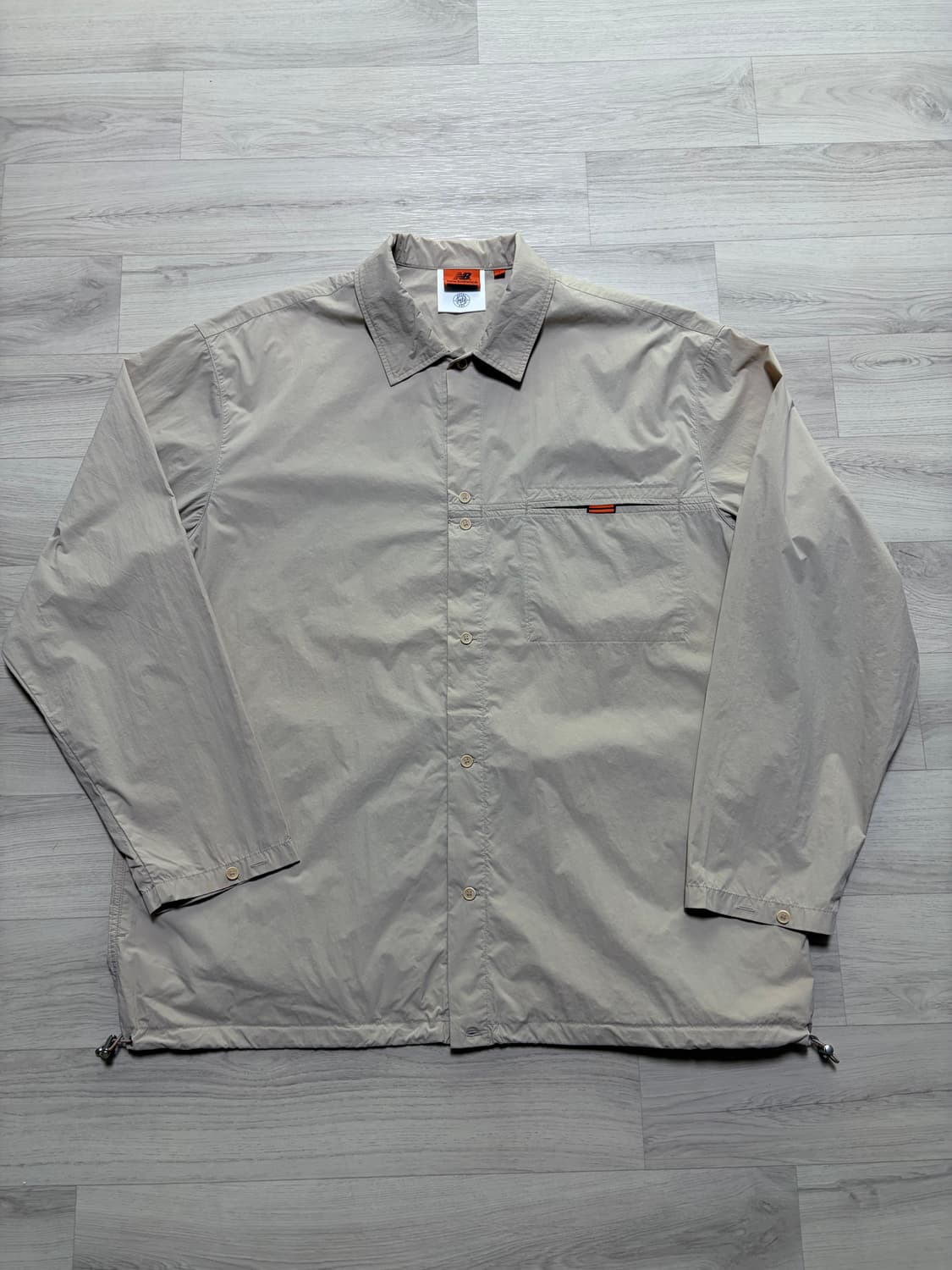 뉴발란스x호텔990 엔지니어드 1PK 셔츠 베이지 L사이즈 판매 상품이미지1