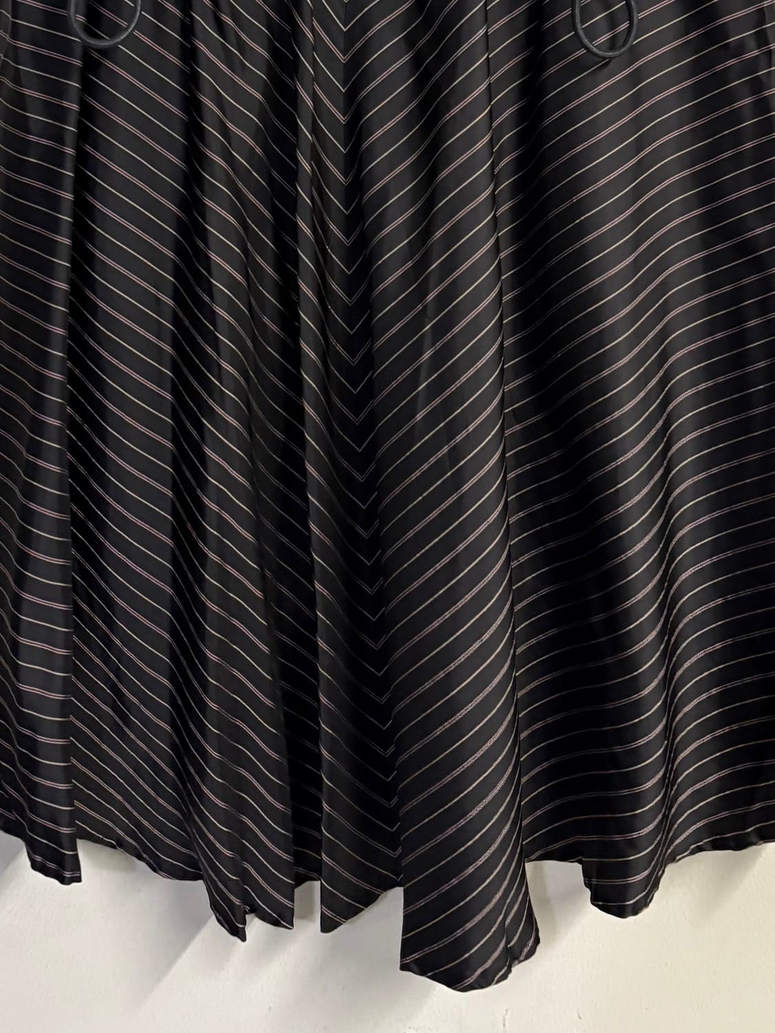 SACAI silk stripe skirt black  상품이미지7