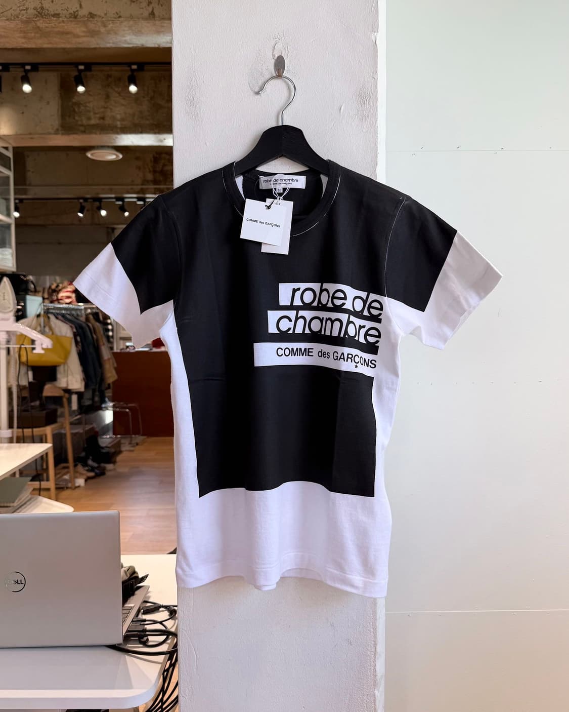 로브 드 샴브레 꼼데가르송 로고 하프티  상품이미지1