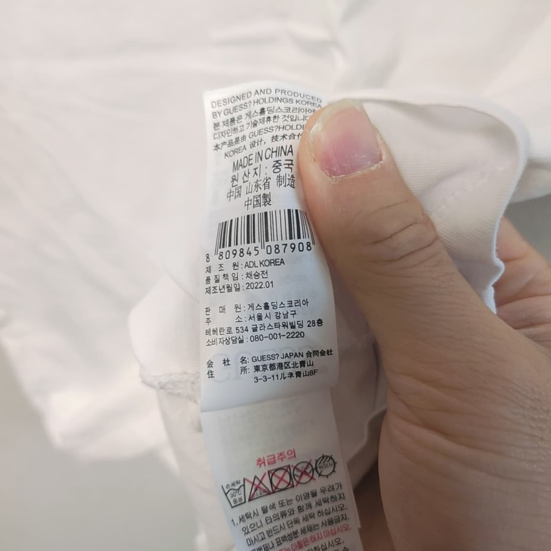 [L] 게스 GUESS 화이트 반팔 티셔츠 상품이미지5