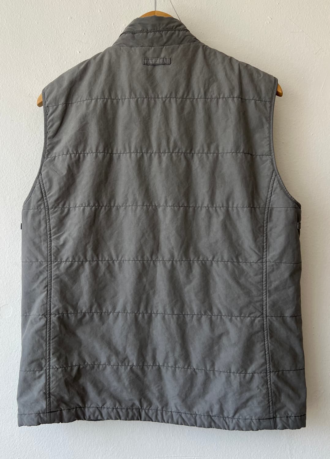 시리즈 남성 그레이 간절기 누빔조끼

 상품이미지8