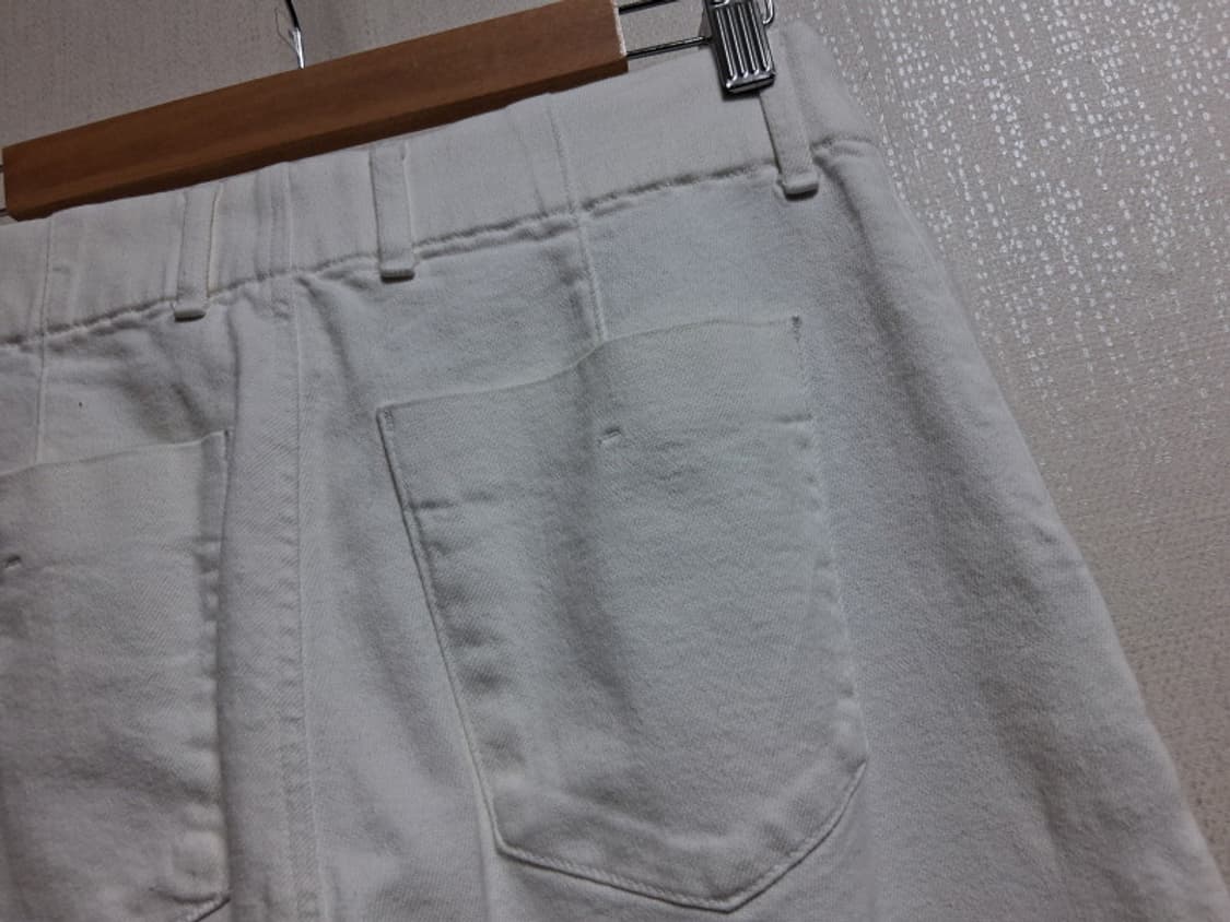 유니클로 아이보리 데님와이드팬츠 27에서28 새거컨디션
일본판 중고수입  상품이미지6