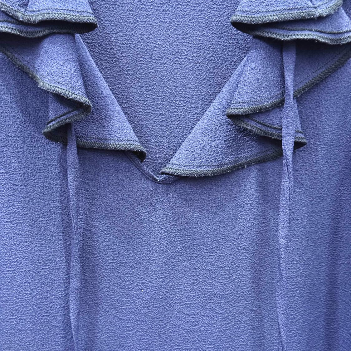 씨 바이 끌로에 러플 브이넥 슬리브리스 미디 원피스 네이비 상품이미지6