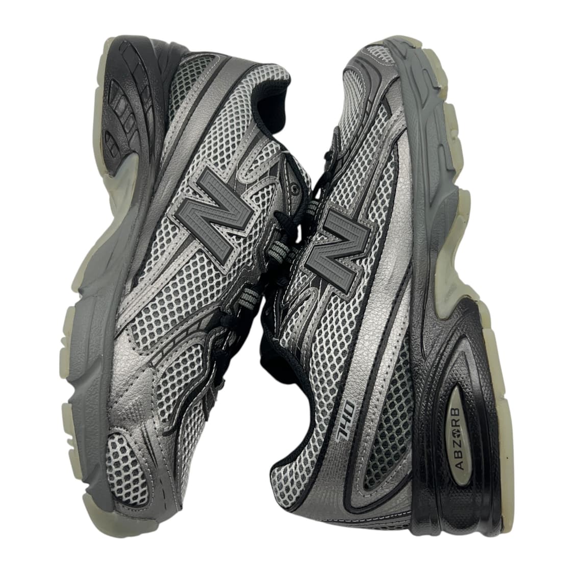 240 뉴발란스 740 다크 실버 메탈릭 상품이미지3