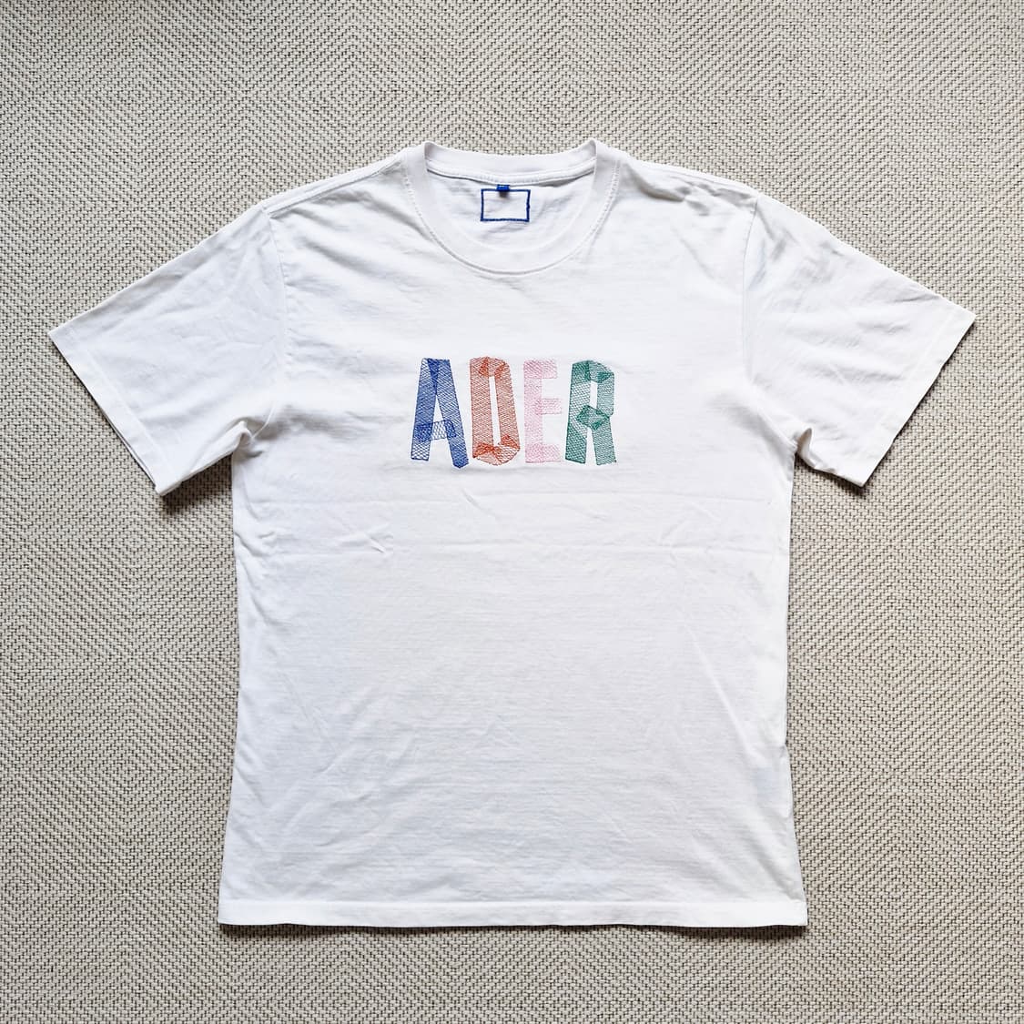 아더에러 멀티컬러 자수 로고 반팔티 3 상품이미지3