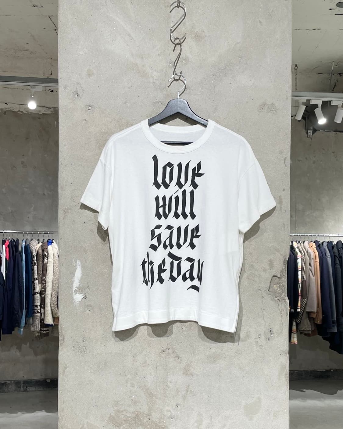 사카이 화이트 캘리그라피 사이드 지퍼 하프티 상품이미지1