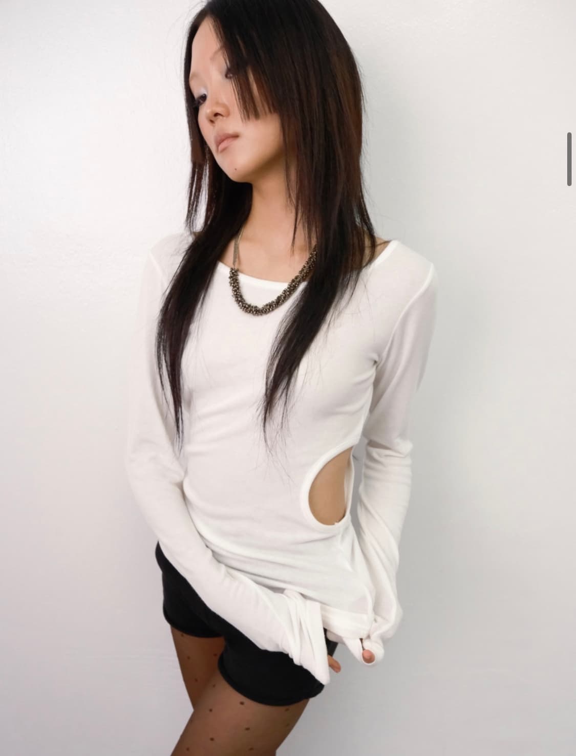 루즈슬립오버 컷아웃 롱 슬리브  상품이미지1