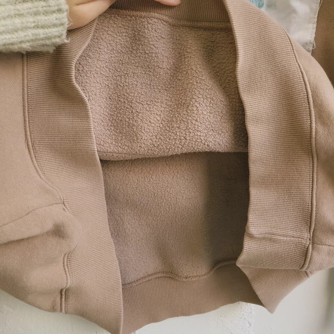 The clap 캐리커쳐 기모 맨투맨 상품이미지5