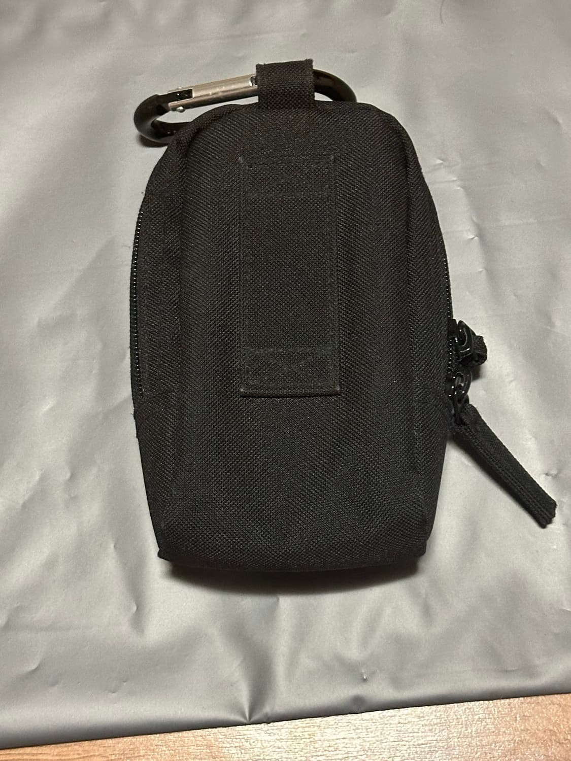 칼하트 카라비너 미니백 (black) 상품이미지3