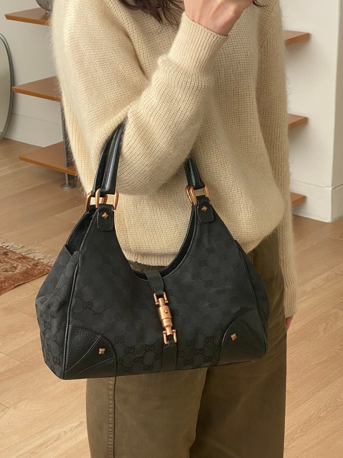 구찌 재키백 블랙 GG 로고 숄더백 상품이미지2