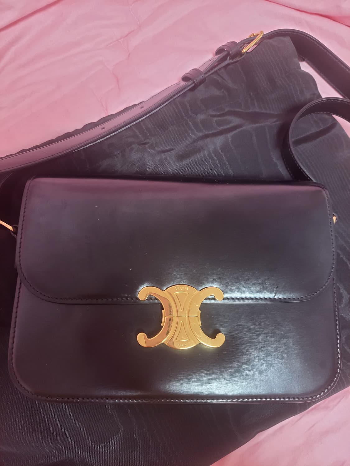 정품)급처상태양호!셀린느 트리옹프 크로스 숄더백 미듐블랙 백화점구매영수증 상품이미지6