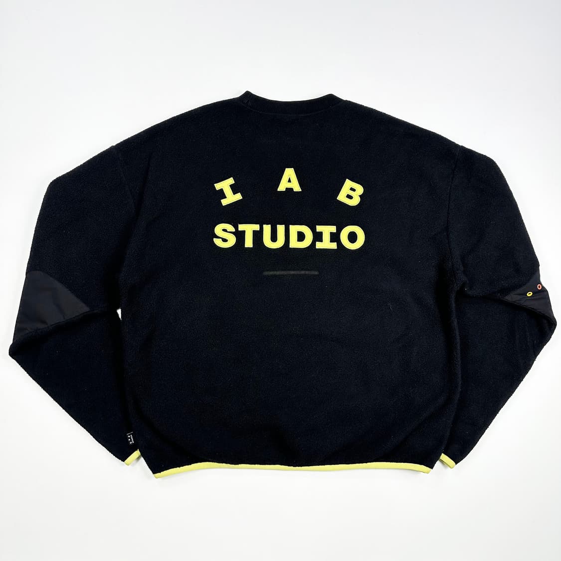 아이앱스튜디오 x 아식스 플리스 맨투맨 블랙 M 상품이미지3