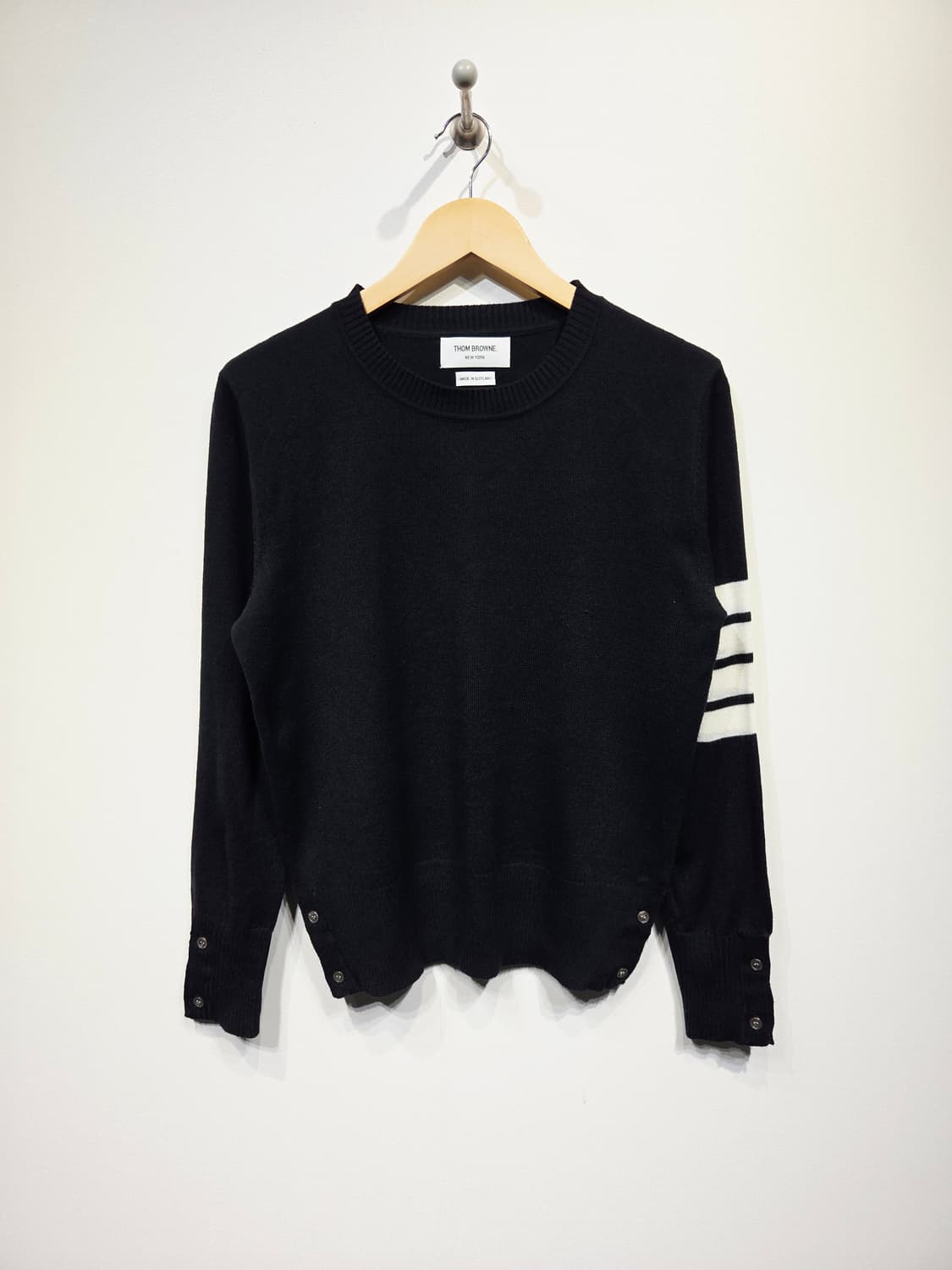 톰브라운 4선 캐시미어 크루넥 니트 다크 네이비 상품이미지2