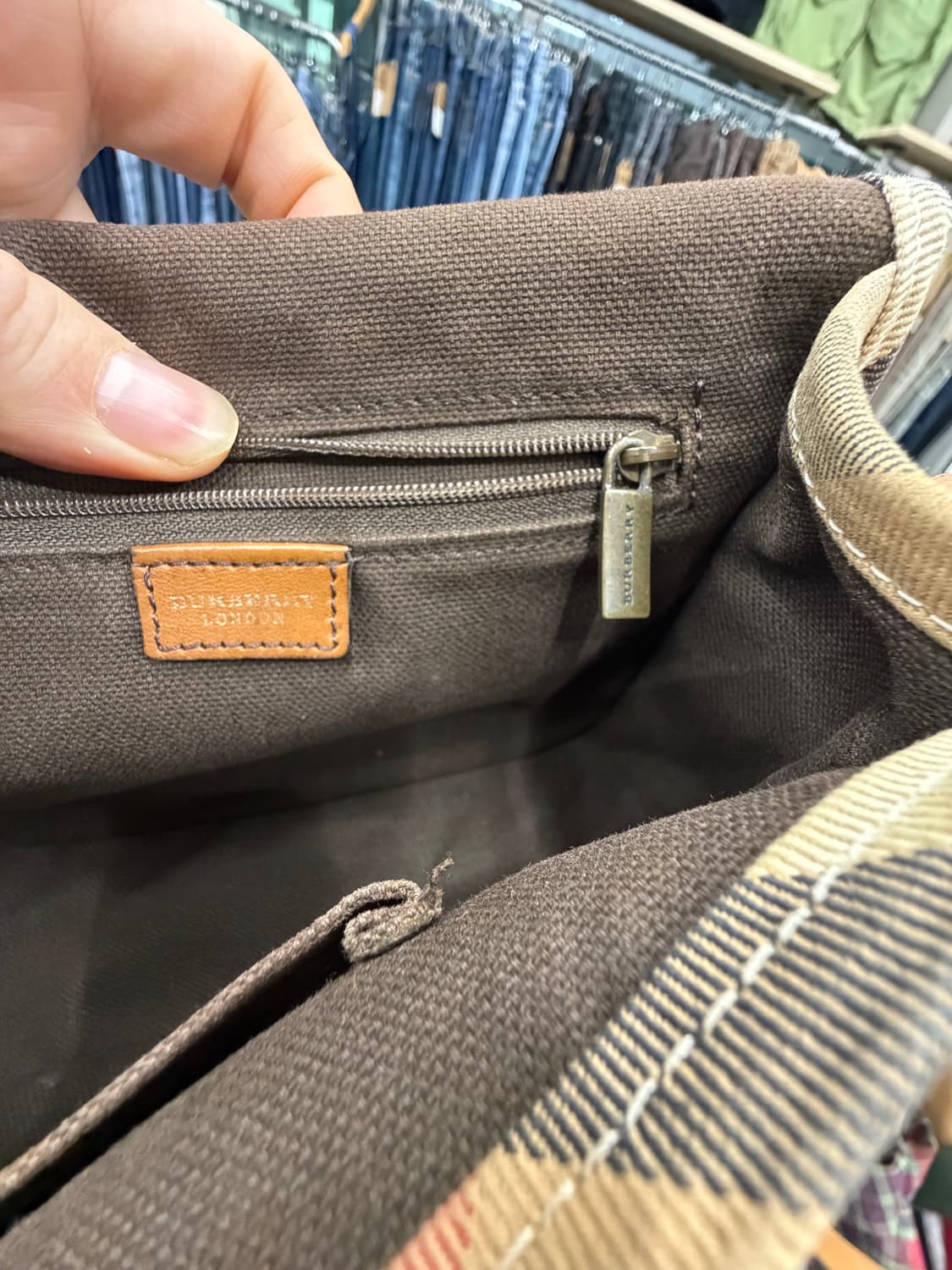 버버리 가죽 크로스백 브라운 상품이미지8