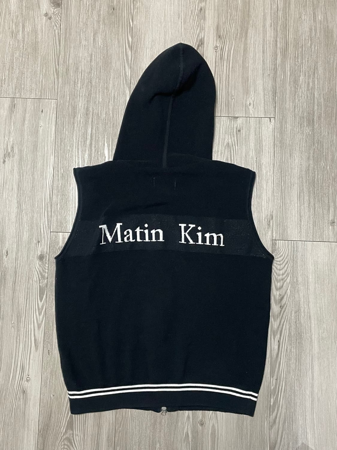 마뗑킴 후드 포인트 로고 니트 베스트 블랙 상품이미지2