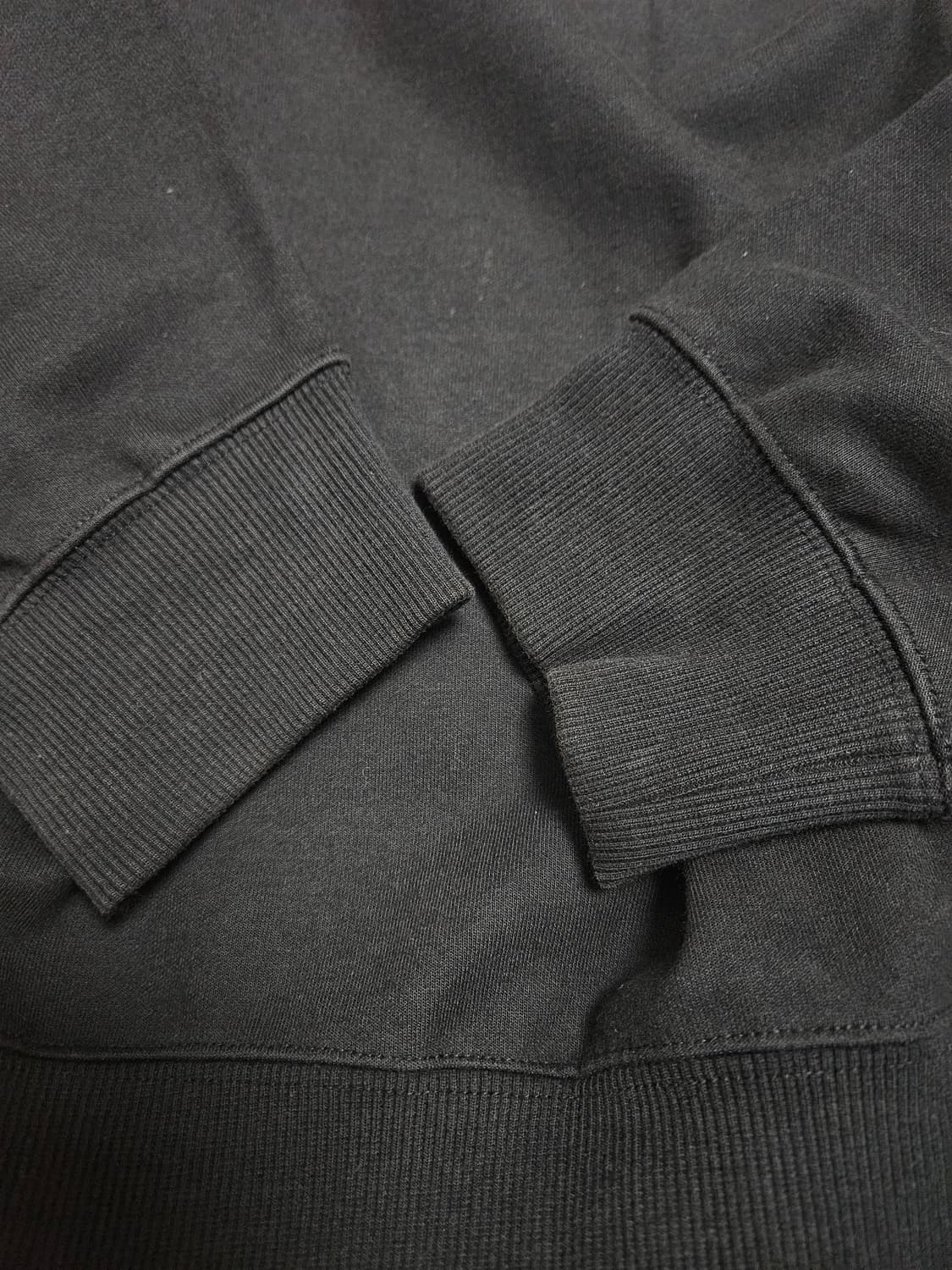 아더에러 고스트 블랙 맨투맨 상품이미지4