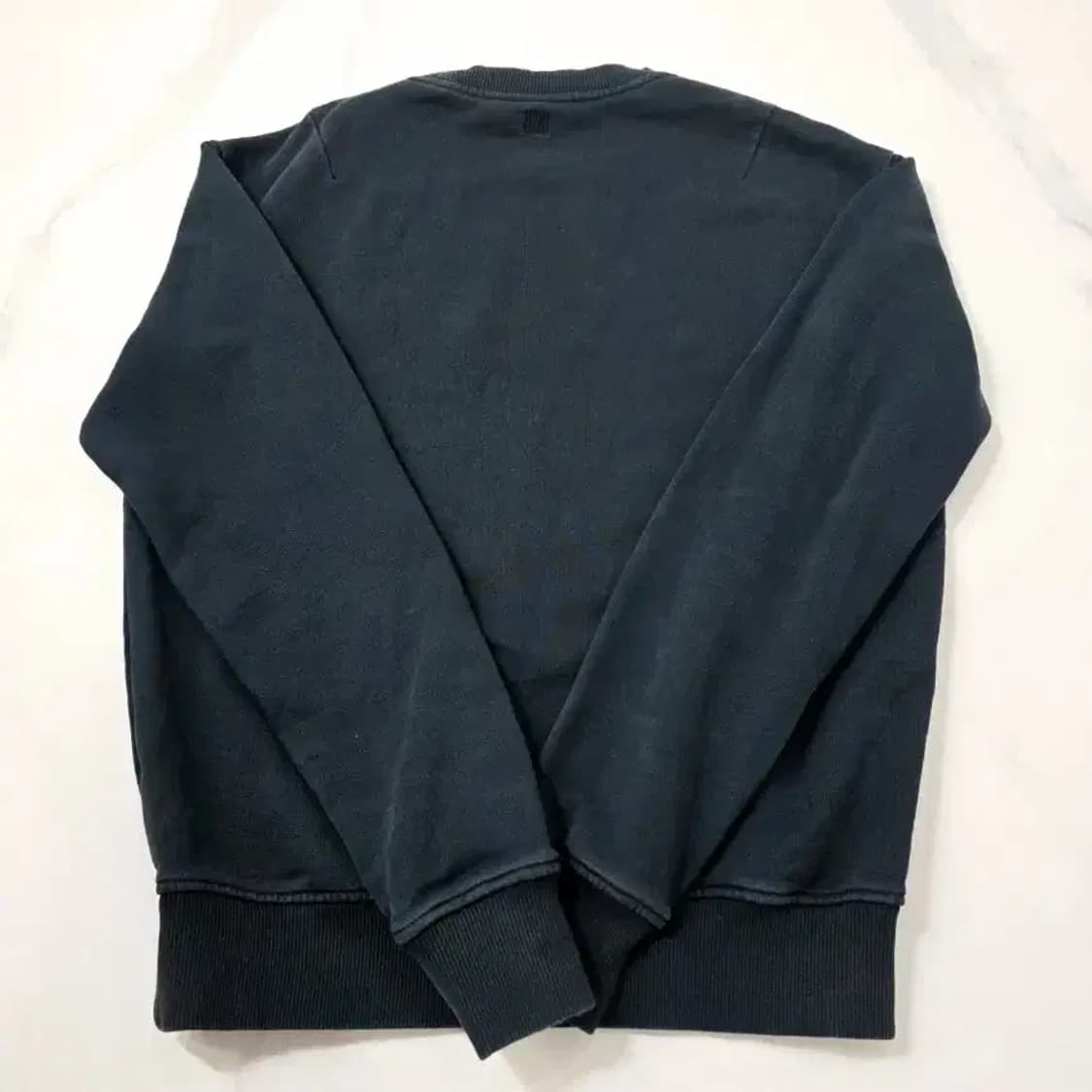 [정품] 아미(AMI) 스몰 하트 로고 맨투맨 블랙 95 상품이미지8