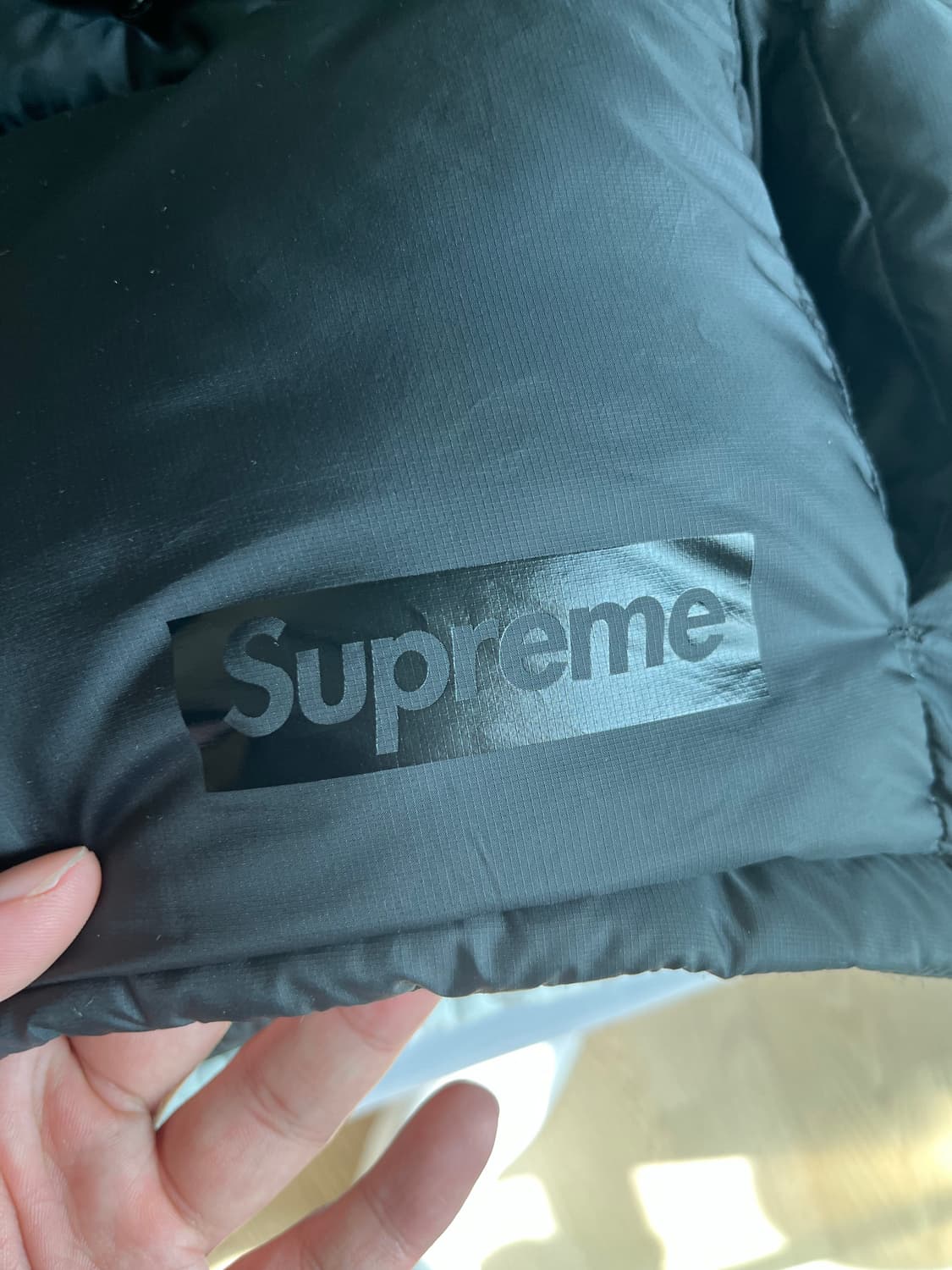 L사이즈 슈프림 700-필 다운 라이트웨이트 퍼퍼 자켓 블랙 - 24FW 상품이미지5