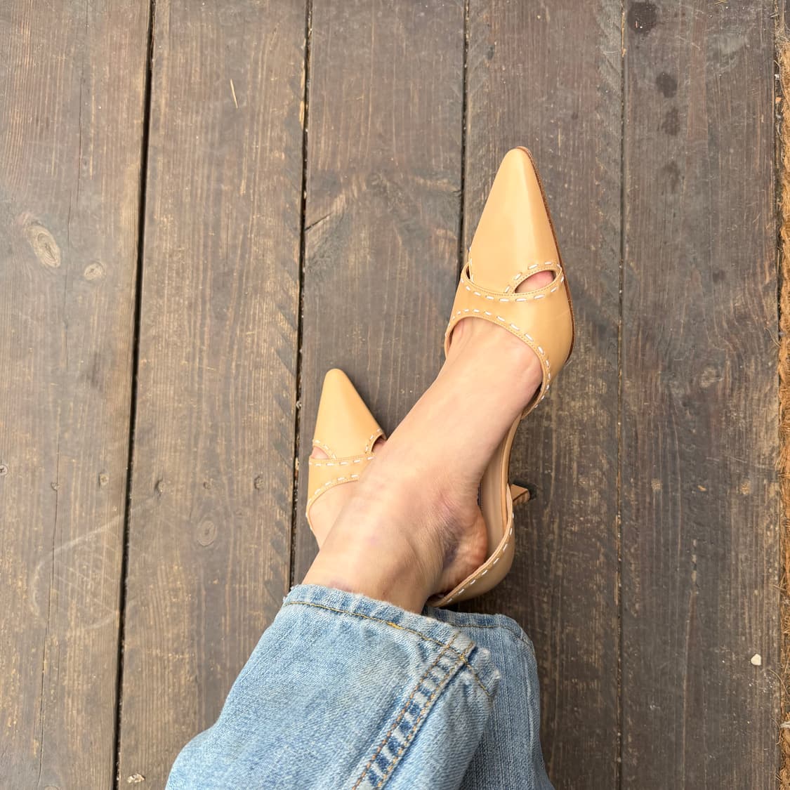 마놀로 블라닉 누디 스틸레토 컷아웃 디테일 키튼 힐 상품이미지10