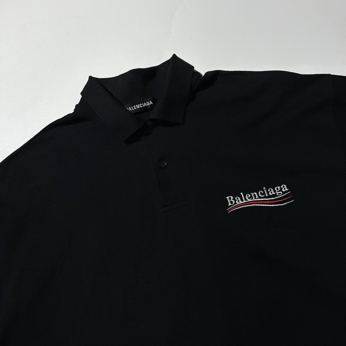 (매장판) 발렌시아가 웨이브로고 피케 카라 반팔 티셔츠 블랙 상품이미지3