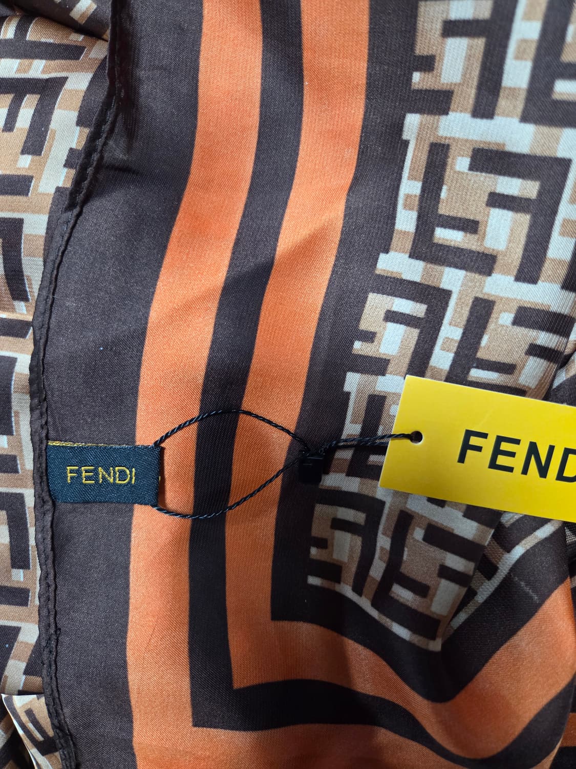 펜디 FF 로고 실크 머플러100% 상품이미지5