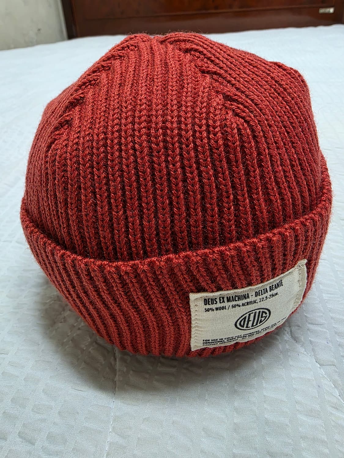 데우스 새상품 택만 제거된 미착용 델타 숏 비니 오렌지레드색상 deus 상품이미지3